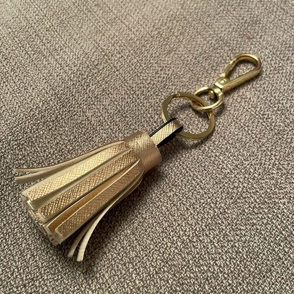 NWOT Gold Tone Tassel Key Ring Key Chain Key Fob - Picture 1 of 4